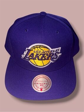 New! Mitchell & Ness Los Angeles Lakers Team Ground 2.0 Purple Snapback hat.